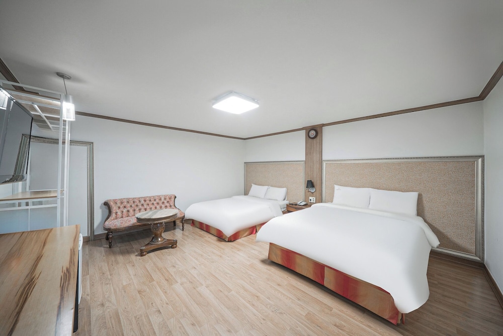 Olympic Hotel 17/49