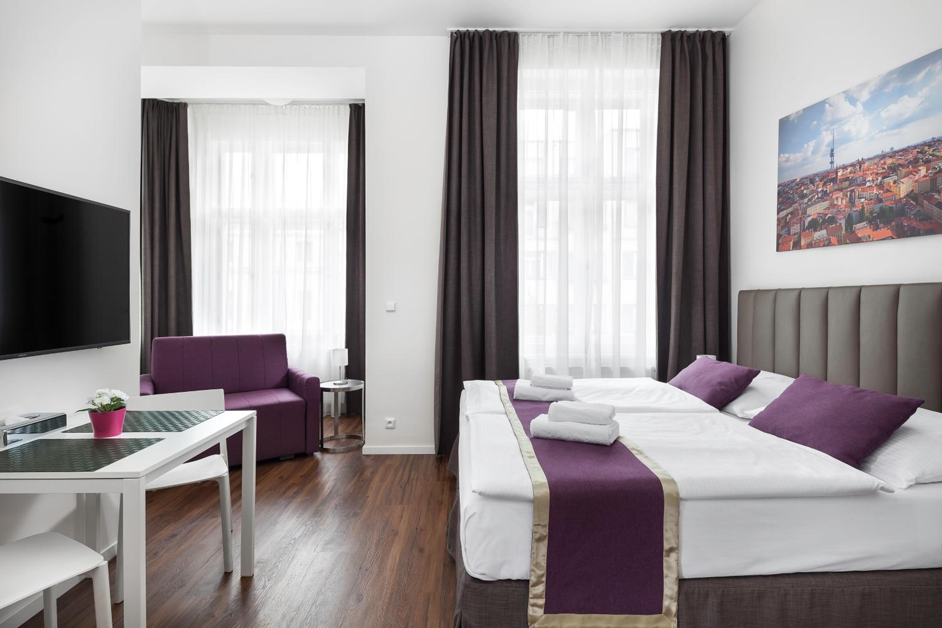 Executive, Suite