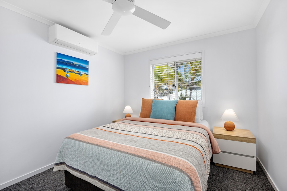 NOOSA OUTRIGGER BEACH RESORT 25/73