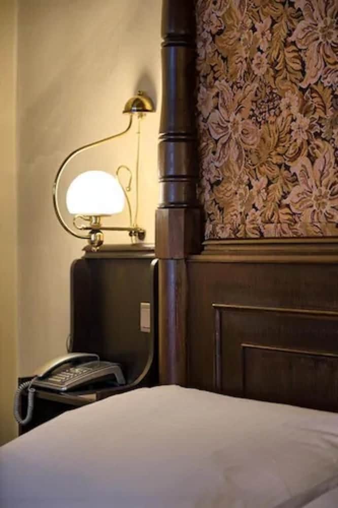 Dwor Polski Hotel 25/50