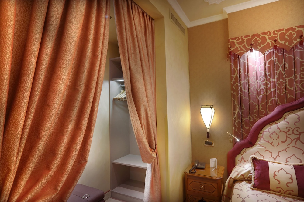 Ai Mori d'Oriente Hotel 50/50