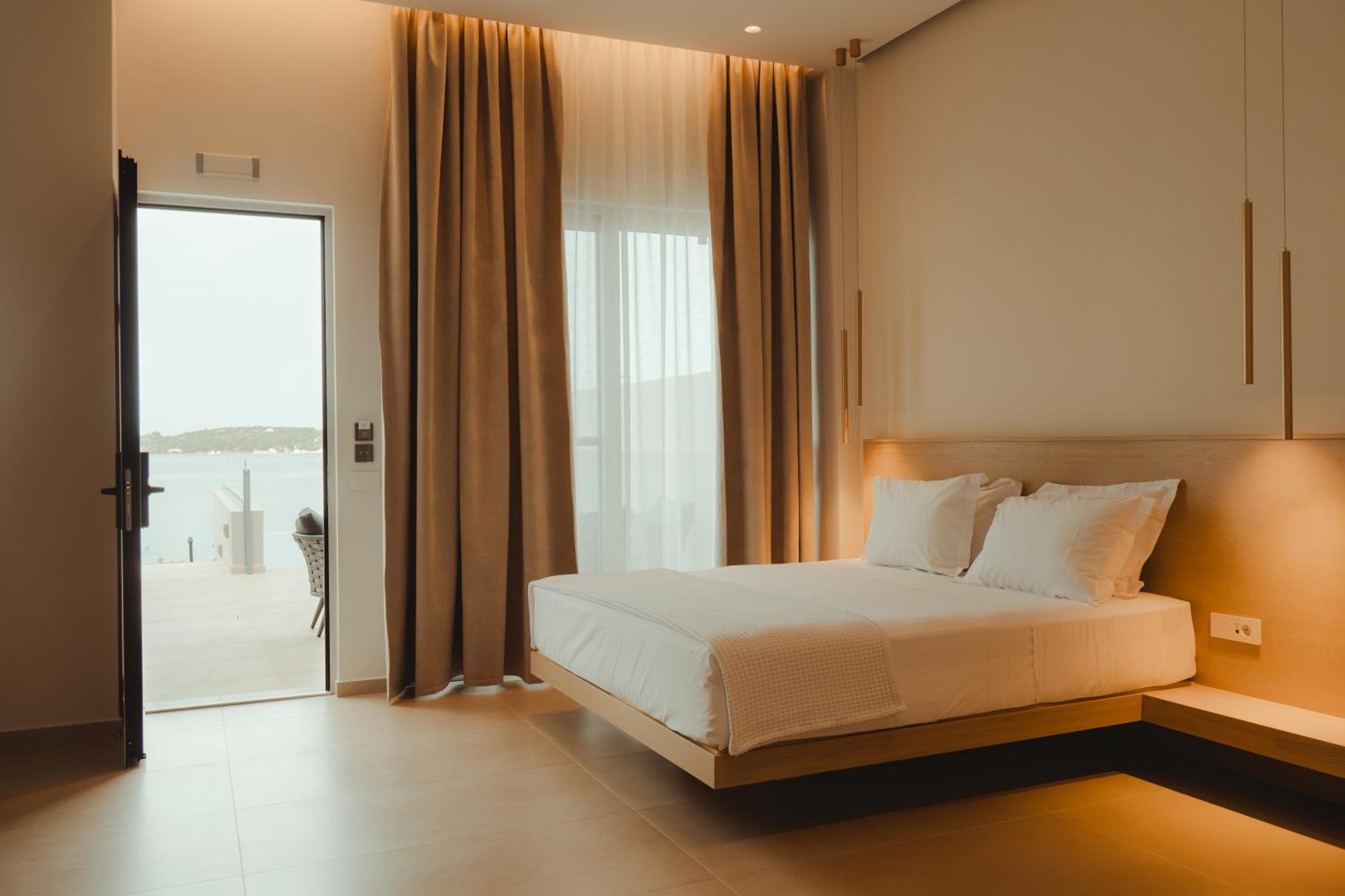 جناح جونيور بمسبح خاص، Limanaki Hotel 1/10