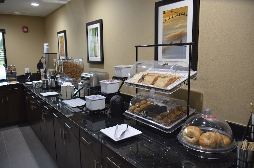 Best Western Plus Elmendorf Hotel 21/31
