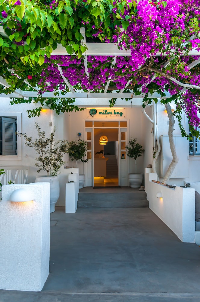 Milos Bay Suites 7/50