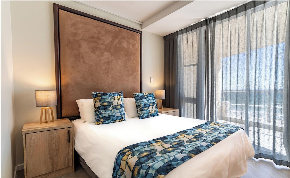 Luxury On The Beach Lagoon Beach 19/55