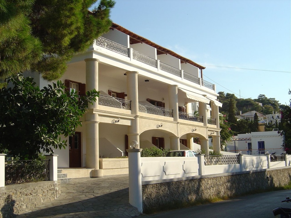 Oasis Hotel 2/25