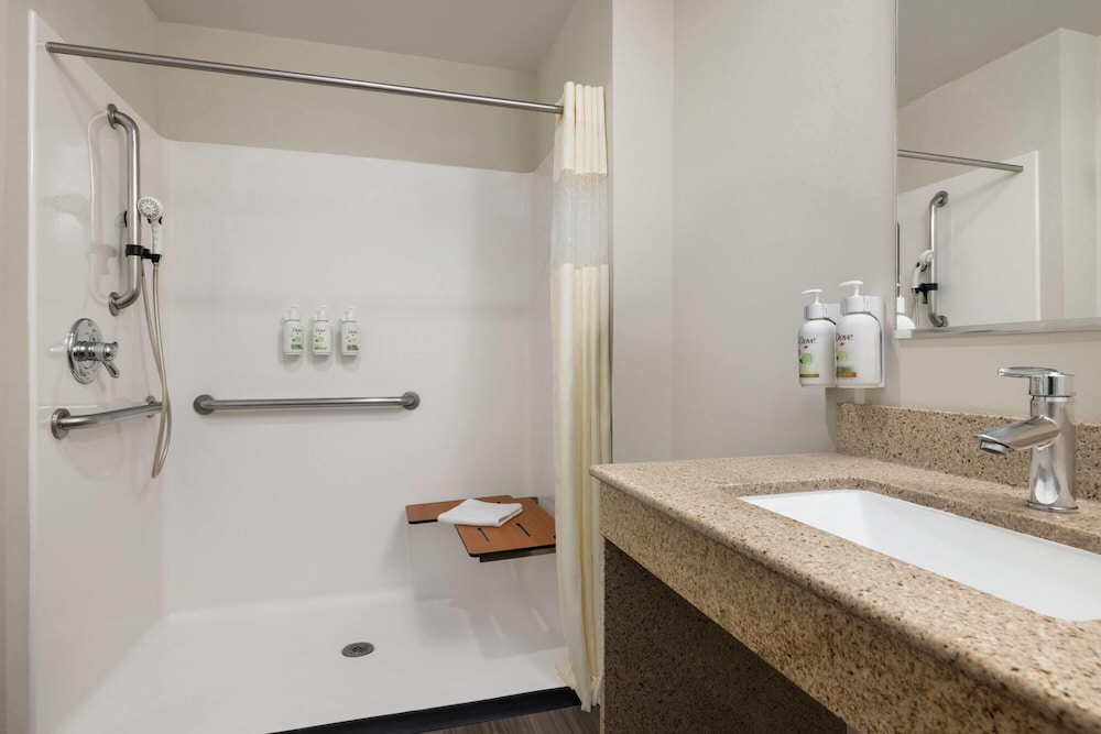 La Quinta Inn Suites By Wyndham Memphis Wolfchase 61/63