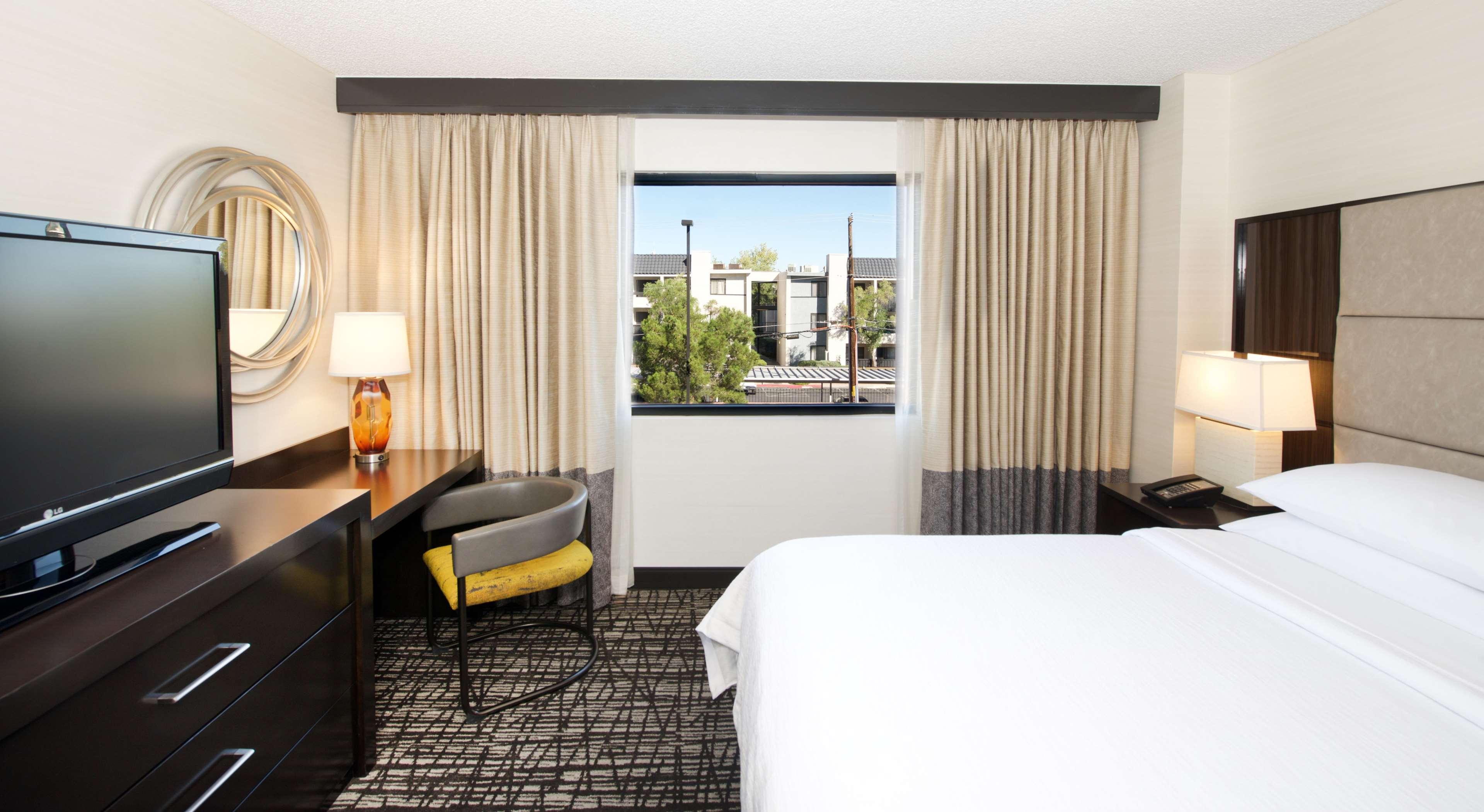 PREMIUM, KING BED, ACCESSIBLE