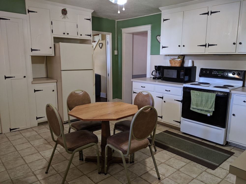 Spruce Lane Lodge & Cottages 26/35