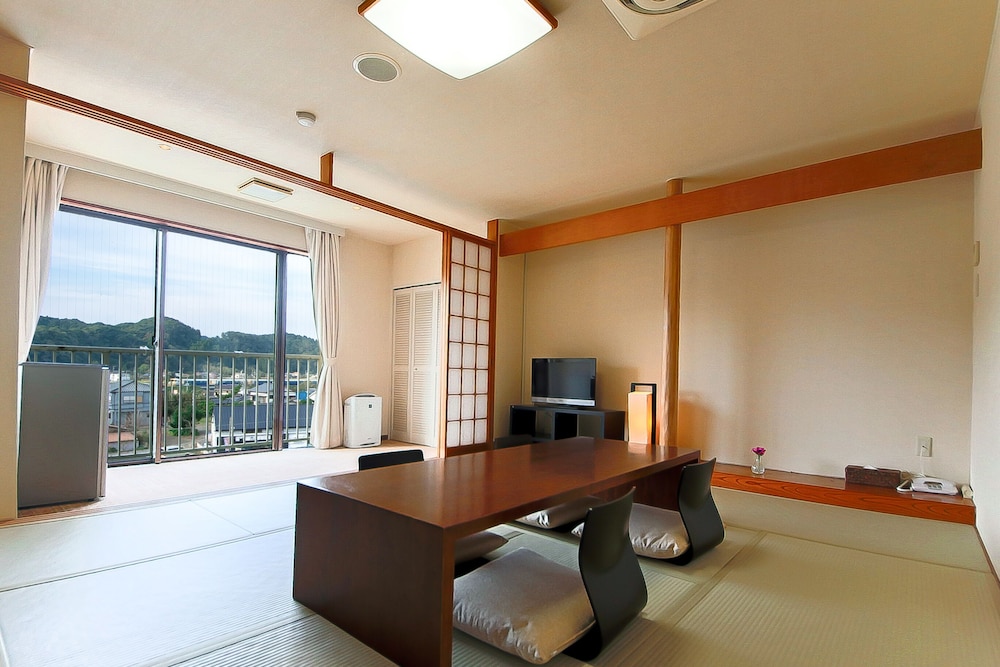 Sayan Terrace Hotel & Resort 36/48