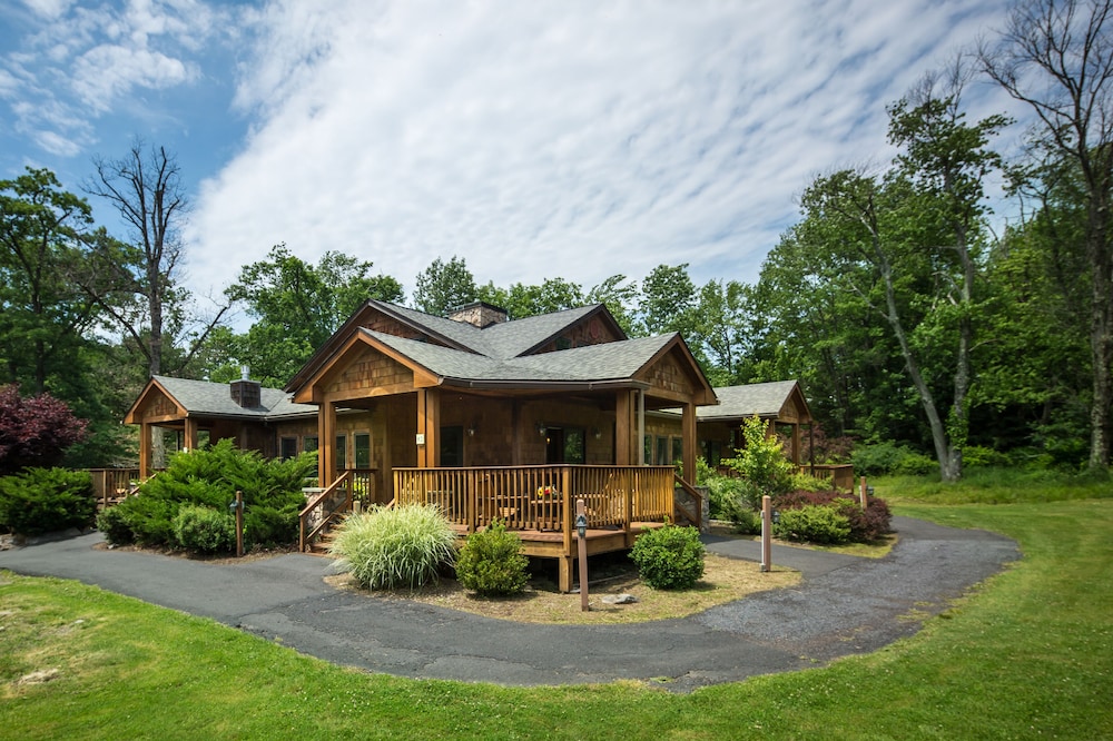 Skytop Lodge 3/35
