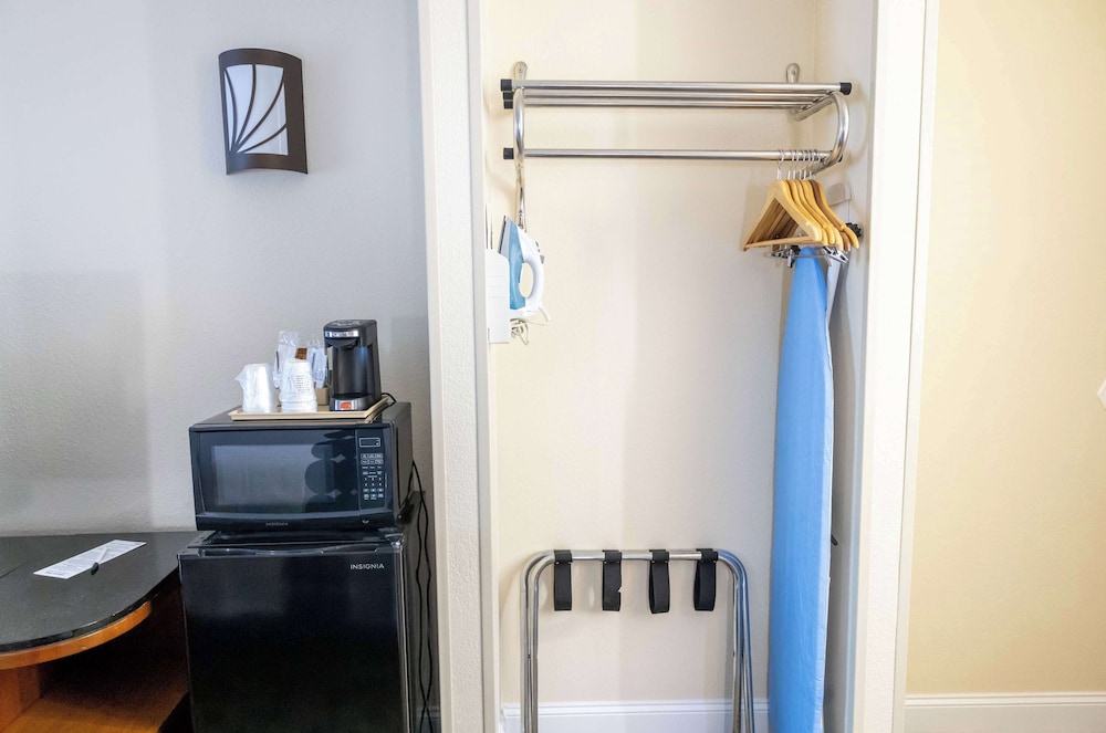 Days Inn by Wyndham College Park Atlanta Airport South 58/59