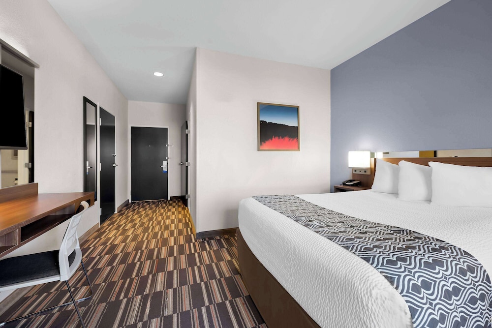 Room, Queen Bed, Accessible