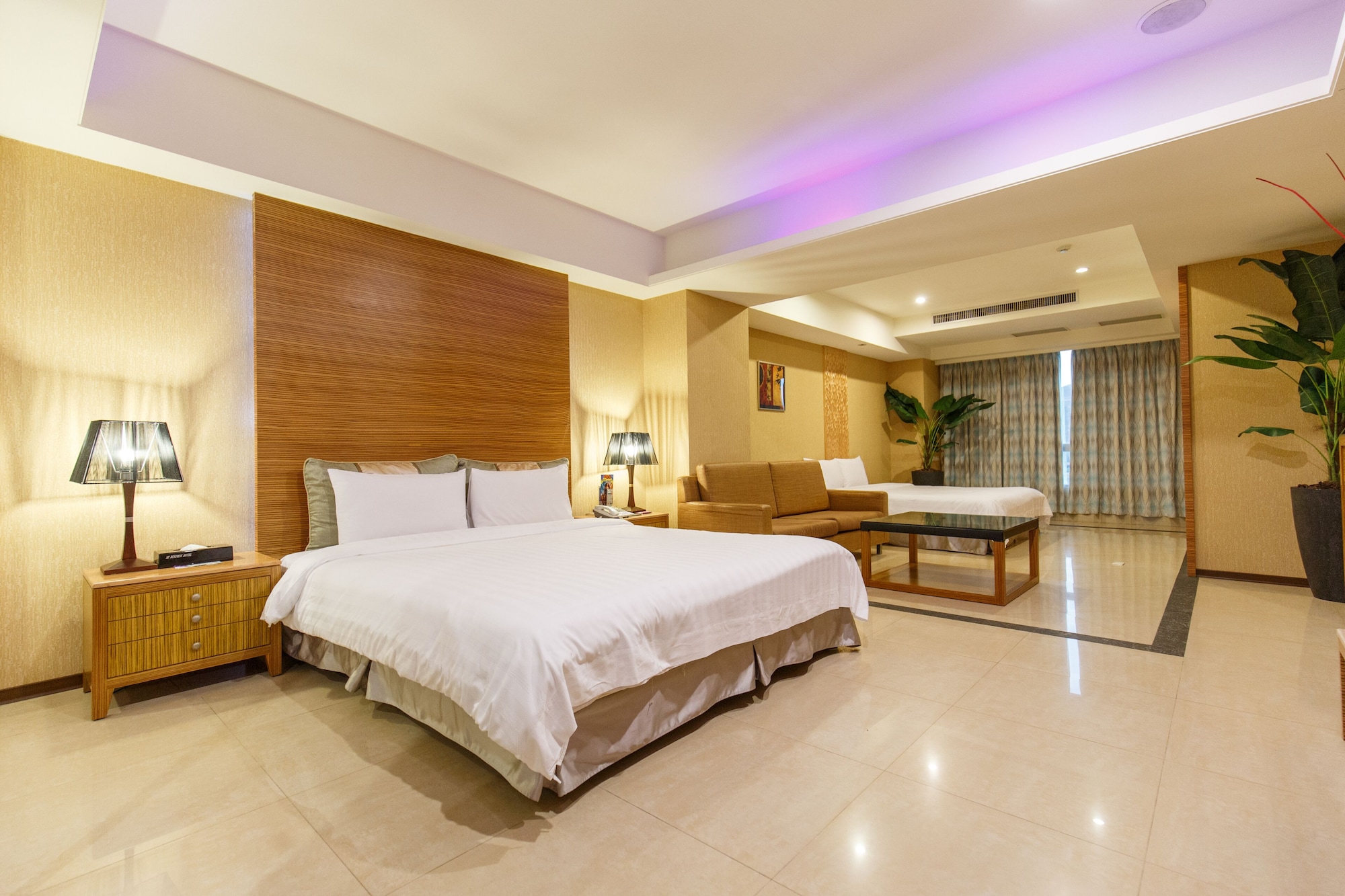 EXCLUSIVE, QUADRUPLE, 2 QUEEN BEDS, JETTED TUB