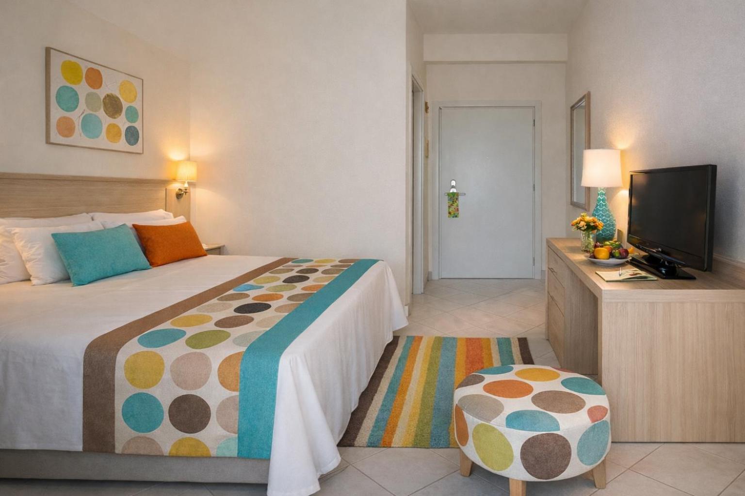 Room, Triple, Lateral Side Sea View, Balcony