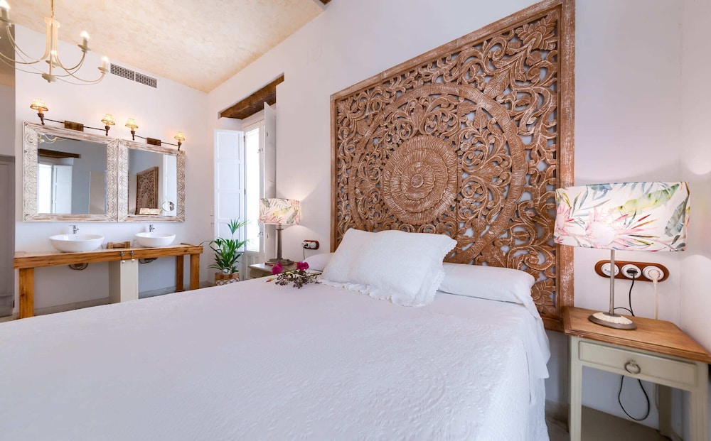 DELUXE, DOUBLE BED