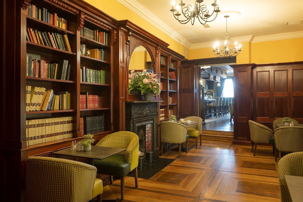 CAHIR HOUSE HOTEL 34/54