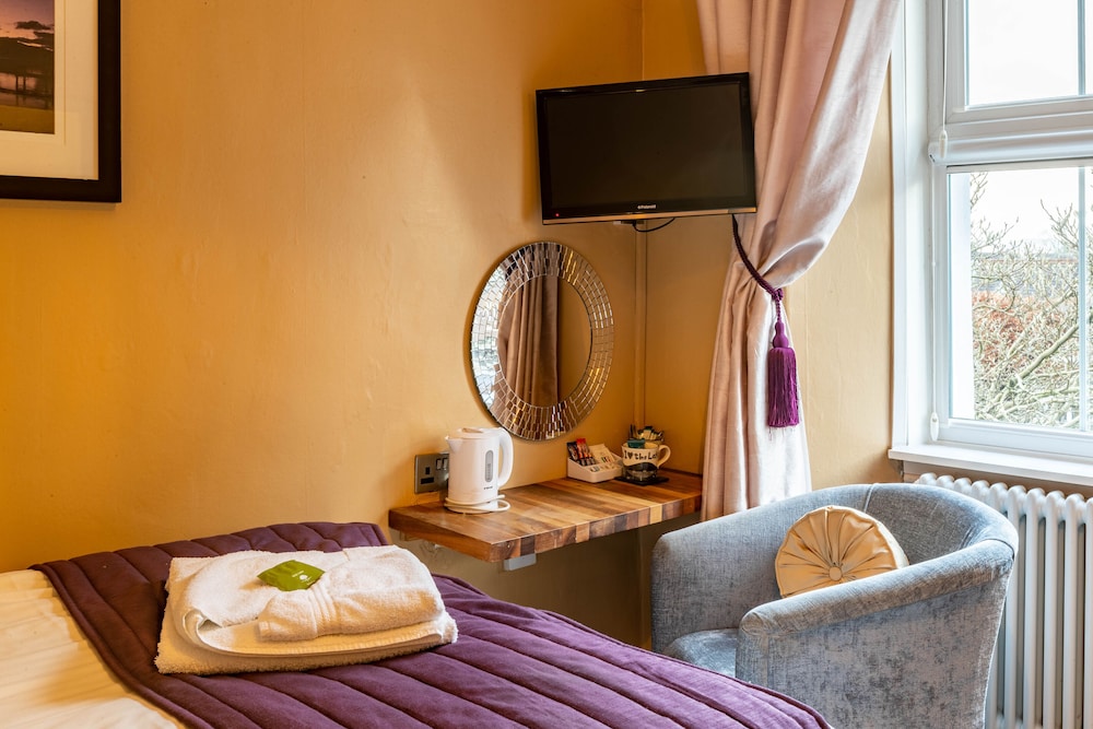 Holly Lodge Guest House 34/72