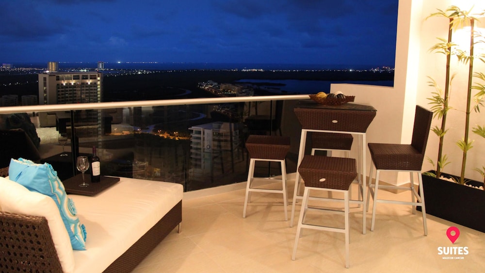 Suites Malecon Cancun main
