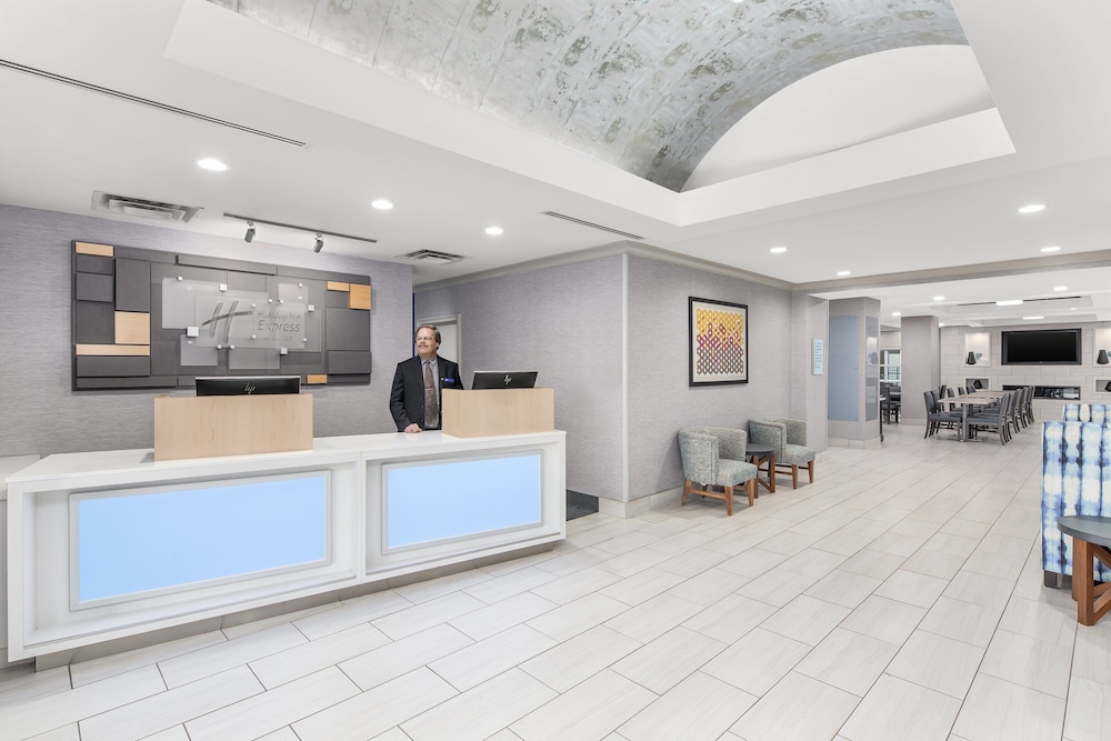 Holiday Inn Express Hotel And Suites Greenville I 85 Woodruff Rd 6/72