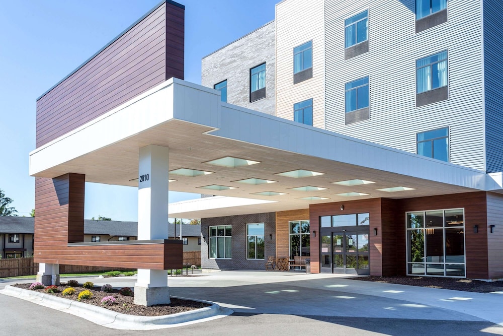 Baymont Inn and Suites by Wyndham Madison 11/64