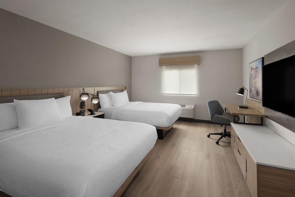La Quinta Inn & Suites by Wyndham Greenville 24/61