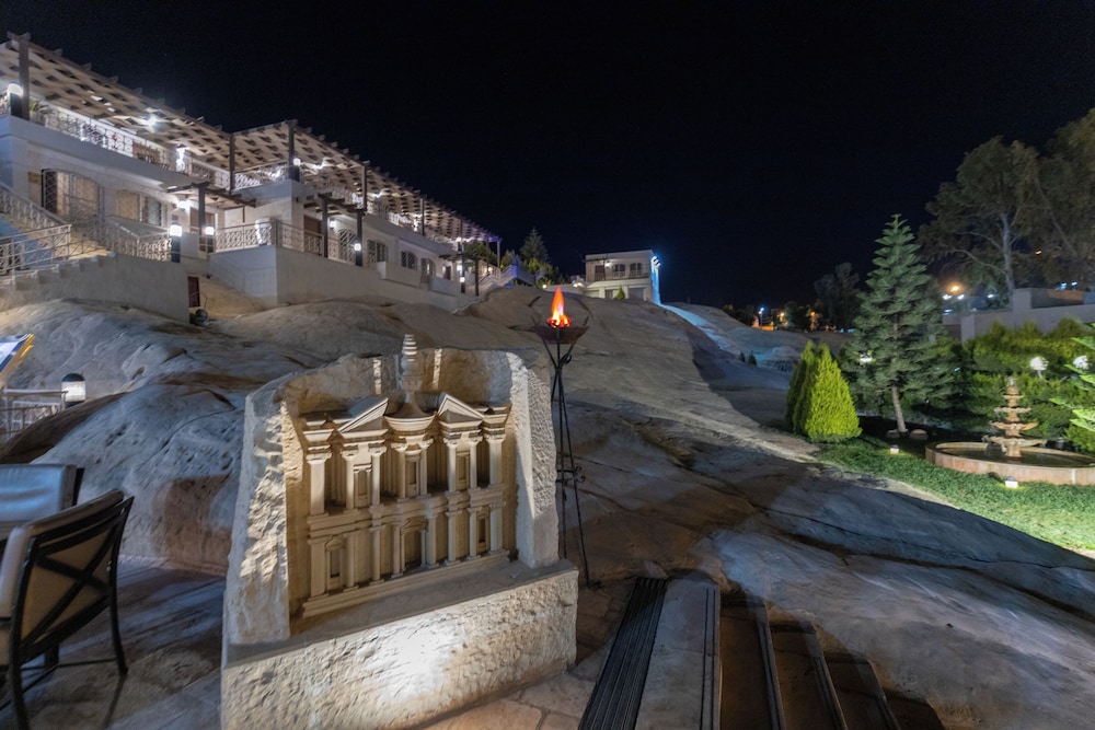 Petra Guest House Hotel 2/50