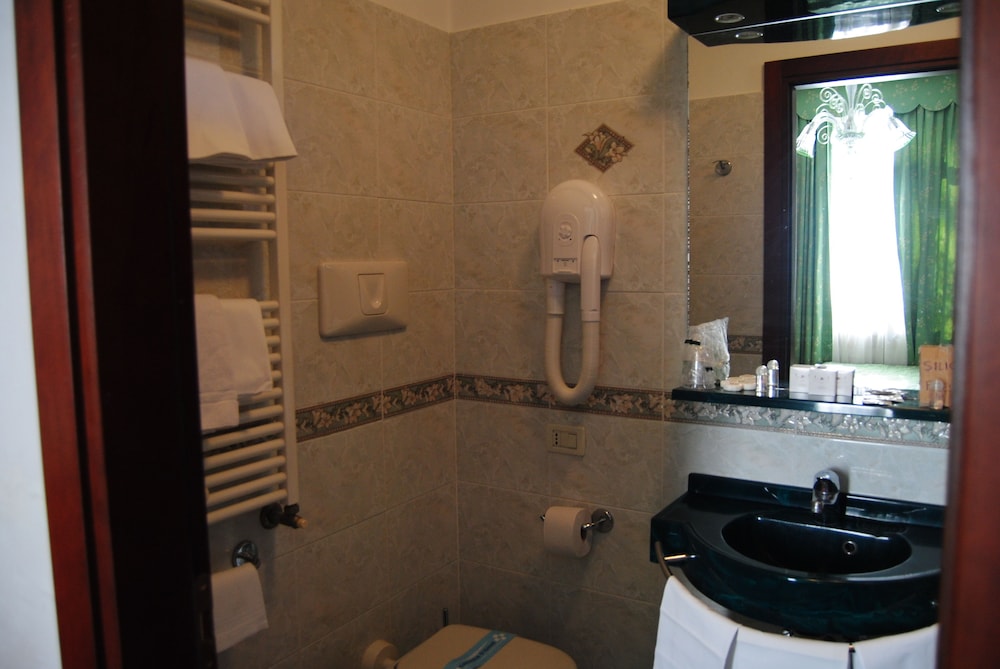 Hotel Villa Cipro 60/62