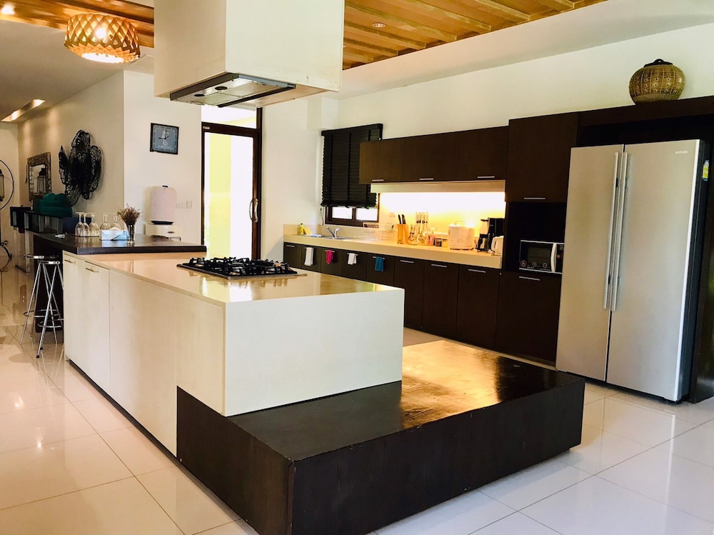 Amatapura Beach Villa 10 12/51