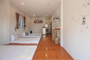 Mixed Dorm, Family, 6 Futon Beds