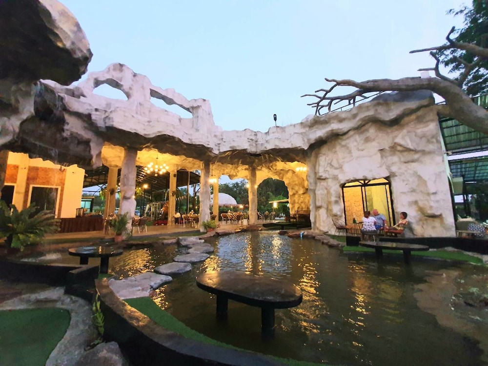 I View Park Resort 68/71