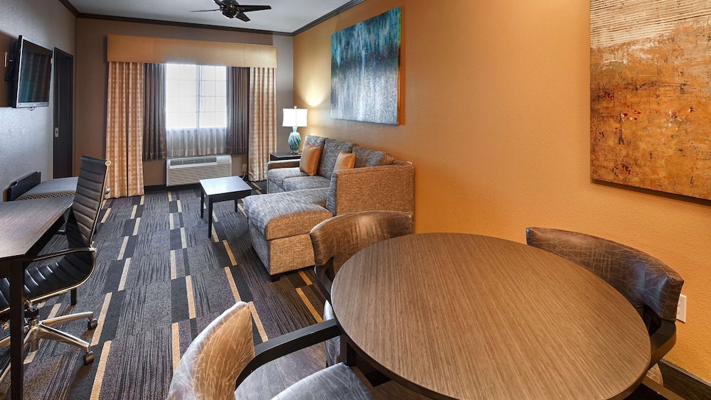 Best Western Plus Emerald Inn & Suites 13/39