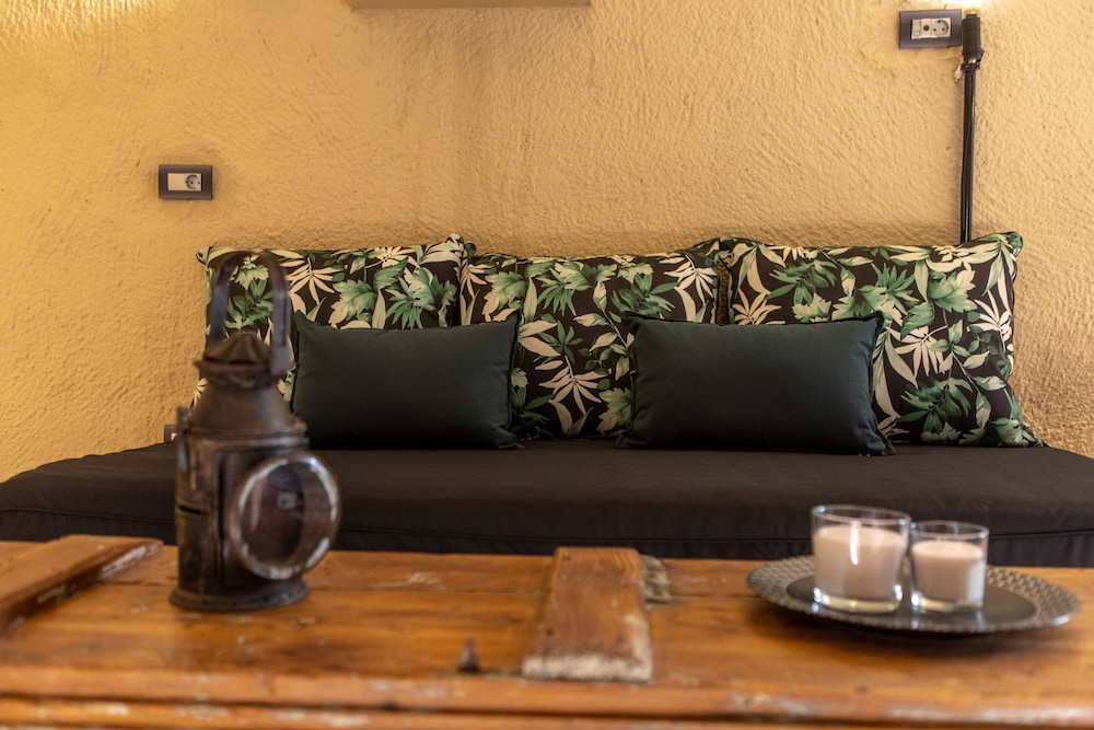 Nalas Cave Suite - Adults Only 35/50