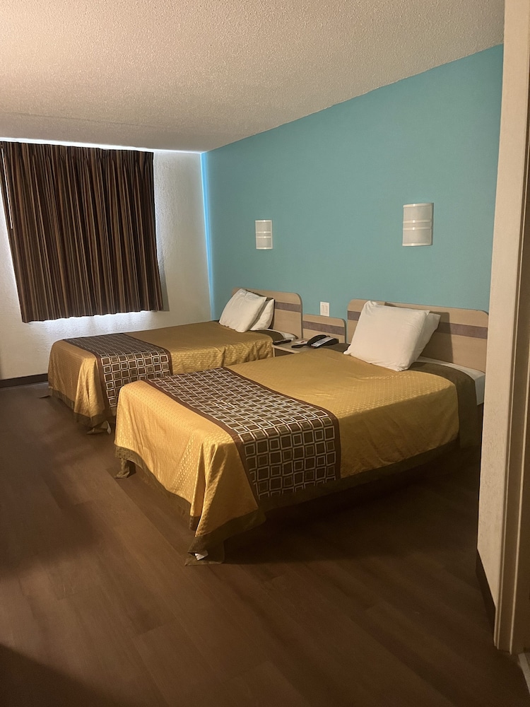 Howard Johnson by Wyndham Clarksville Tennessee 21/45