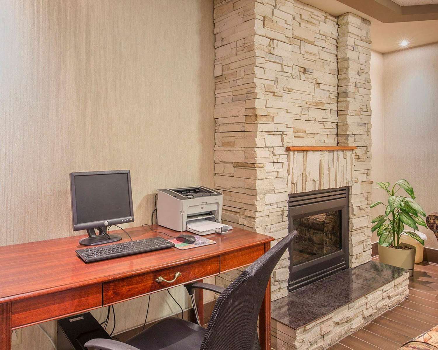 Comfort Inn & Suites Calgary University 11/15
