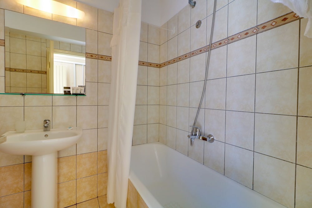 Tosca Beach Hotel 48/50