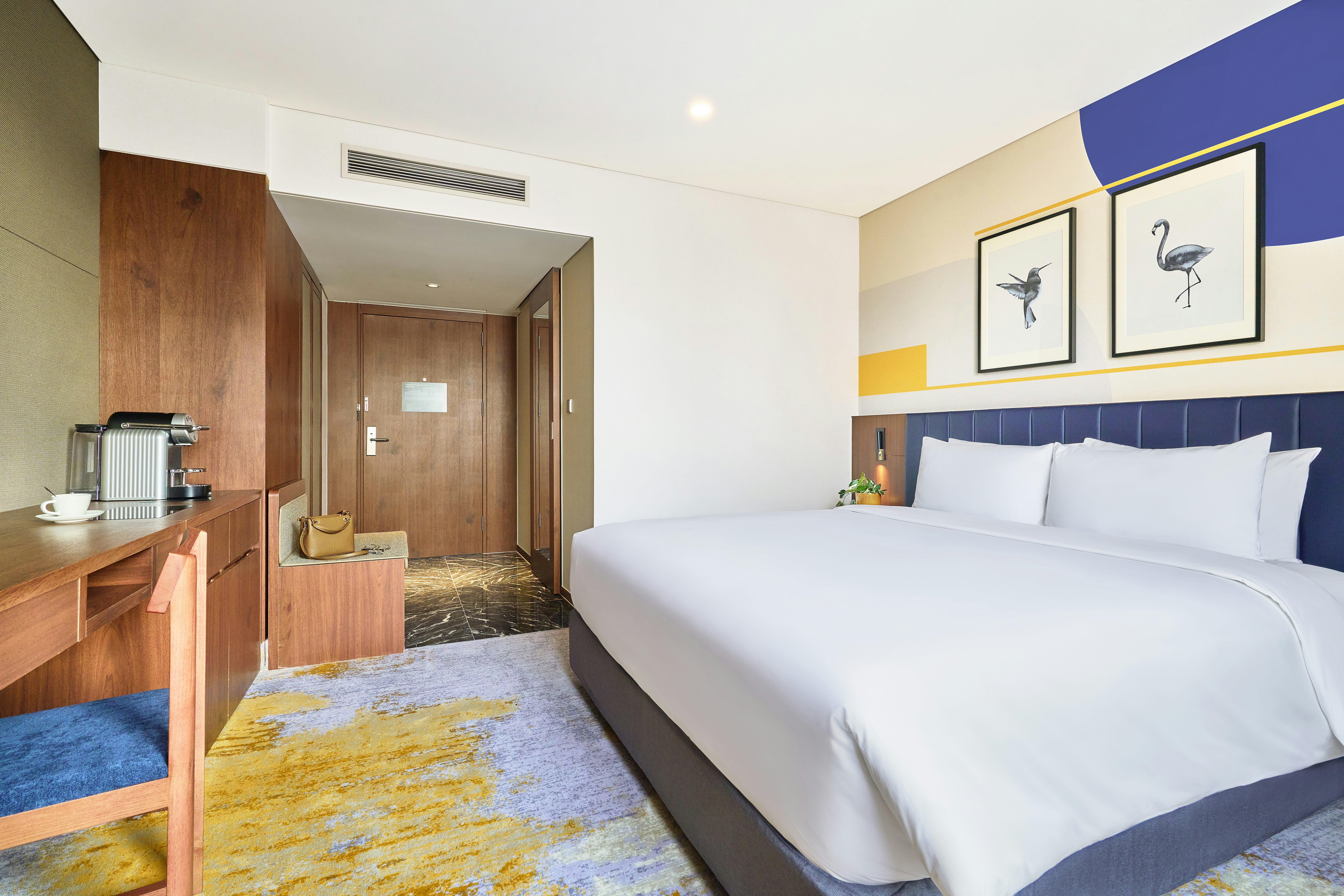 Deluxe, King Bed, Mountain View