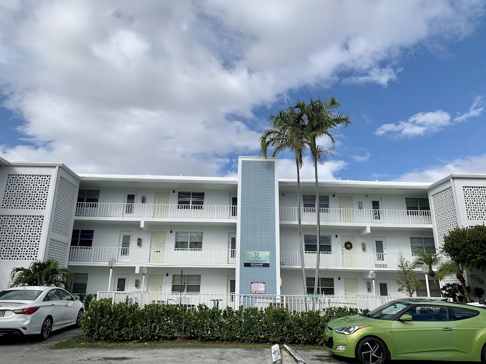 Bayview Regency Apartments By Lowkl 5/50