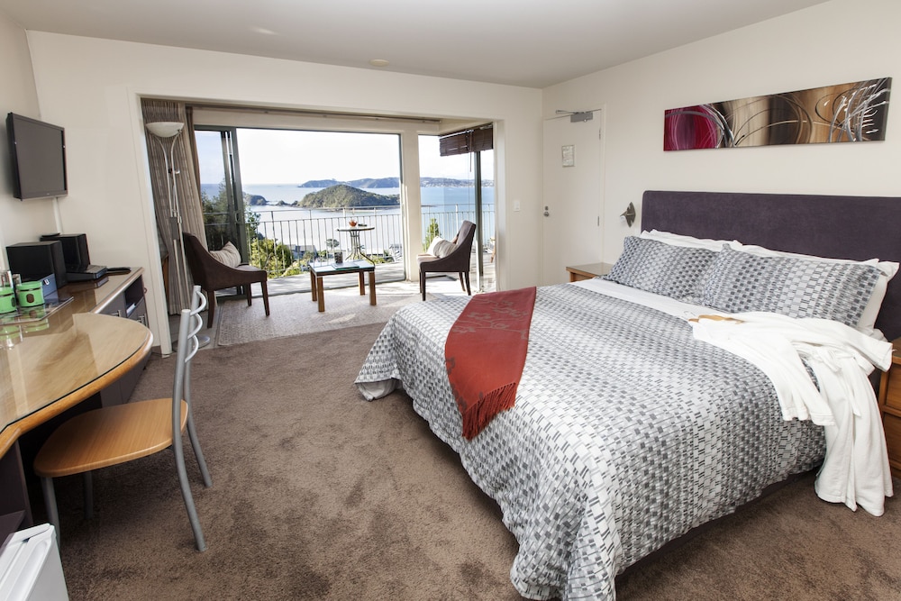Island, Suite, Queen Bed