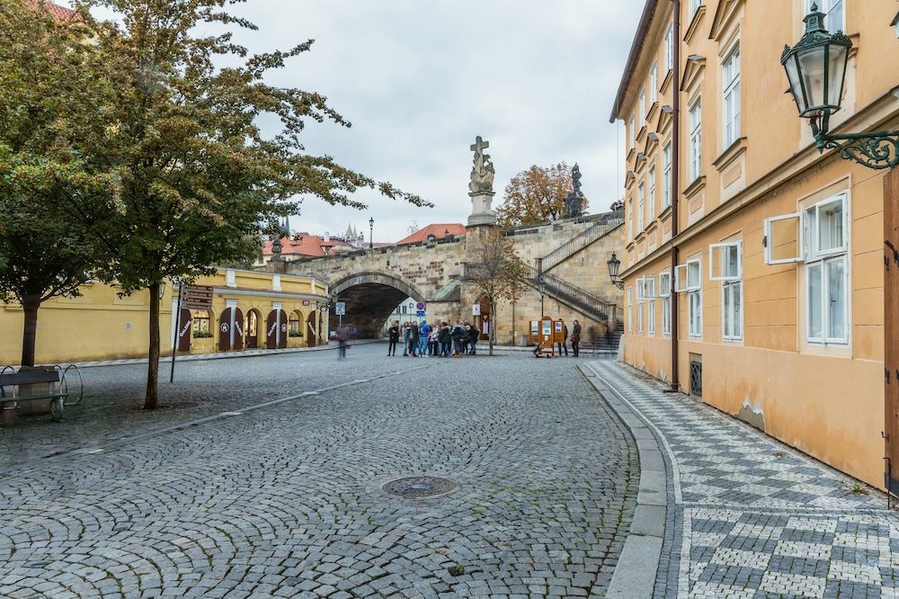 Charles Bridge Hostel & Apartments 85/98