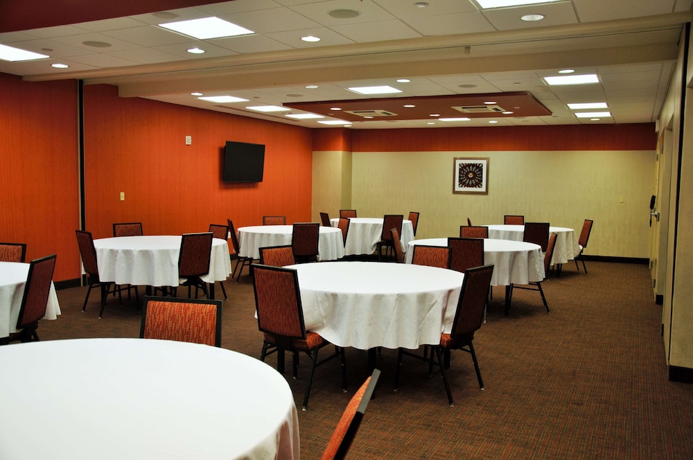 Hampton Inn And Suites Cincinnati Uptown University Area Oh 46/72