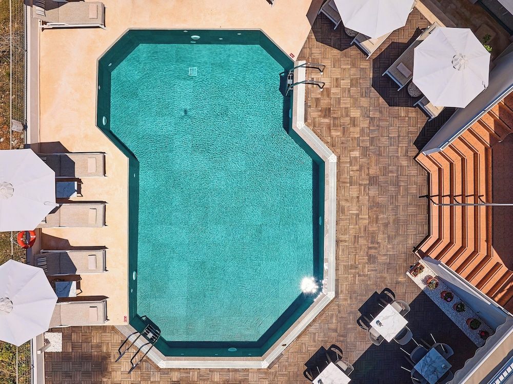 Bella Vista Hotel Apartments 26/49