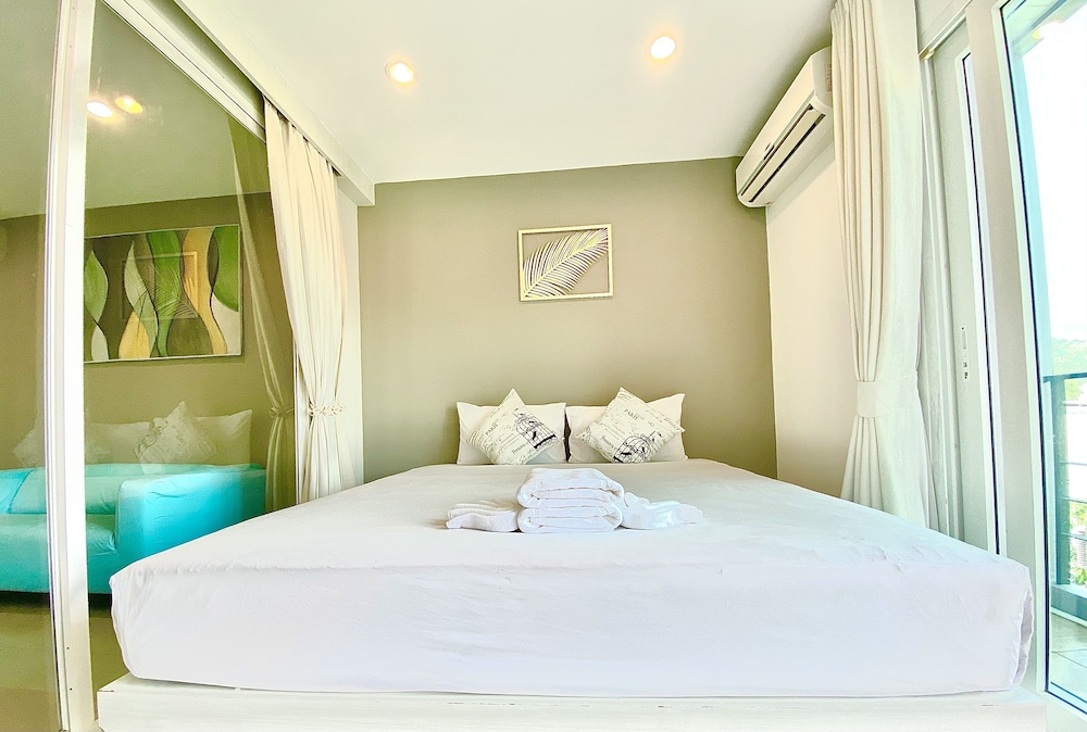 Deluxe, King Bed