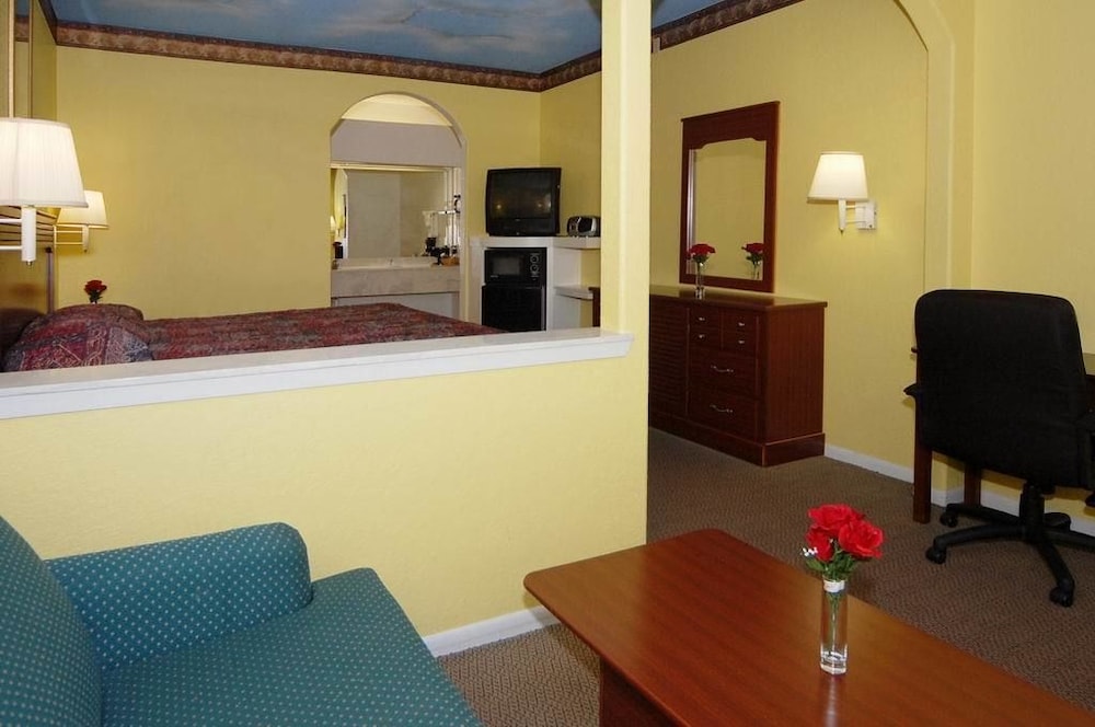 Scottish Inn & Suites IAH West photo1