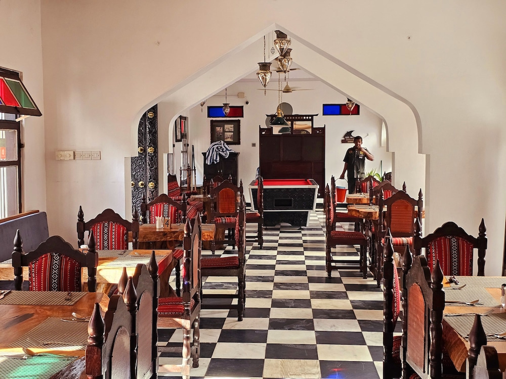 Dhow Palace Hotel 49/75