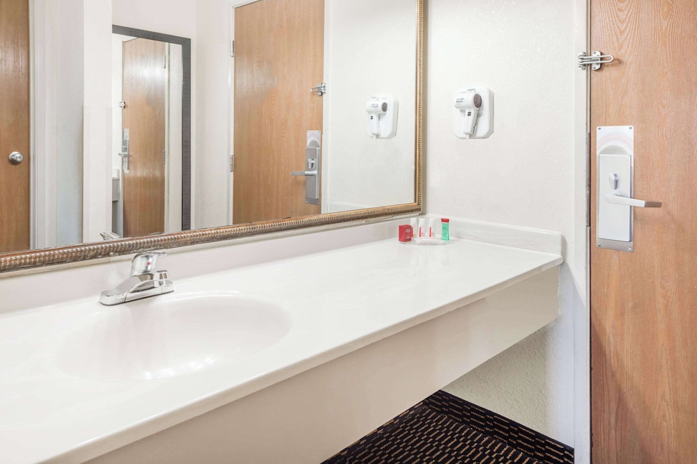 Ramada By Wyndham Columbia 48/51