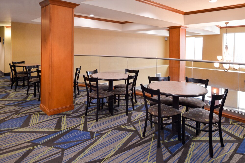 Holiday Inn Express & Suites Nampa - Idaho Center 60/78