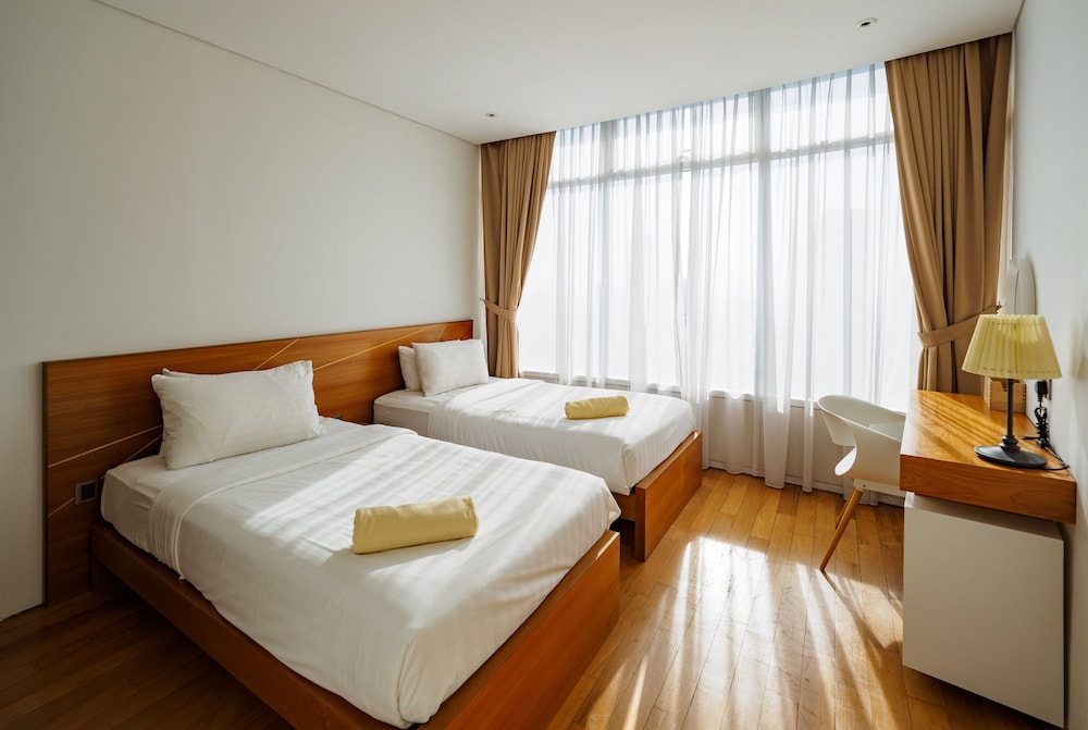 The Penthouse Klcc 6/32