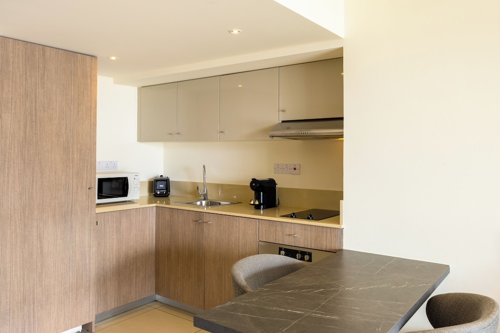 Melpo Antia Hotel & Suites 69/69