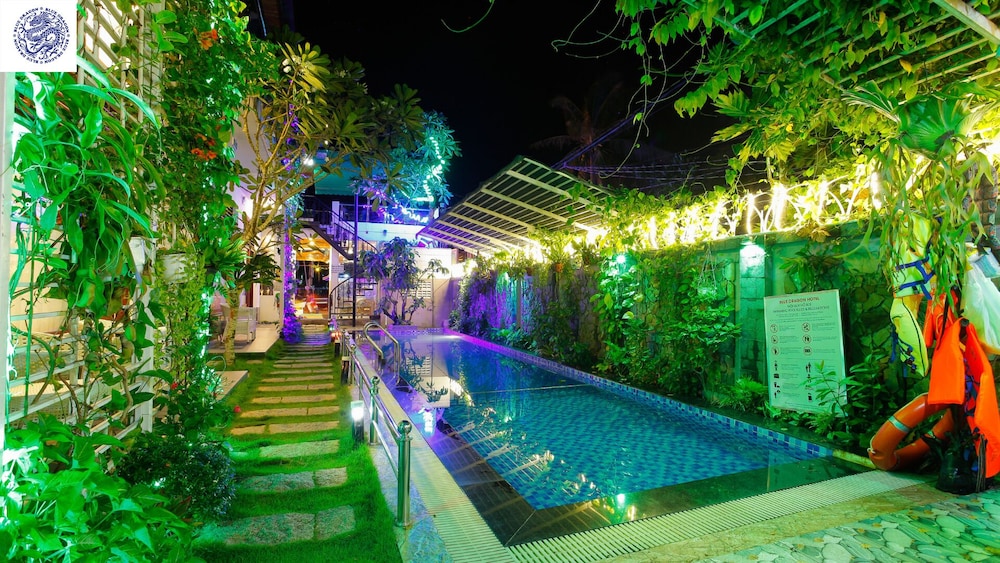 Blue Dragon Hotel 45/47